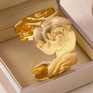 Elegant 304 Stainless Steel Rose Shape Adjustable Hypoallergenic Luxury Bangle